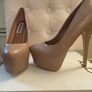 ♥️SOLD♥️Steve Madden Tan Platform Shoes with Thick Heels